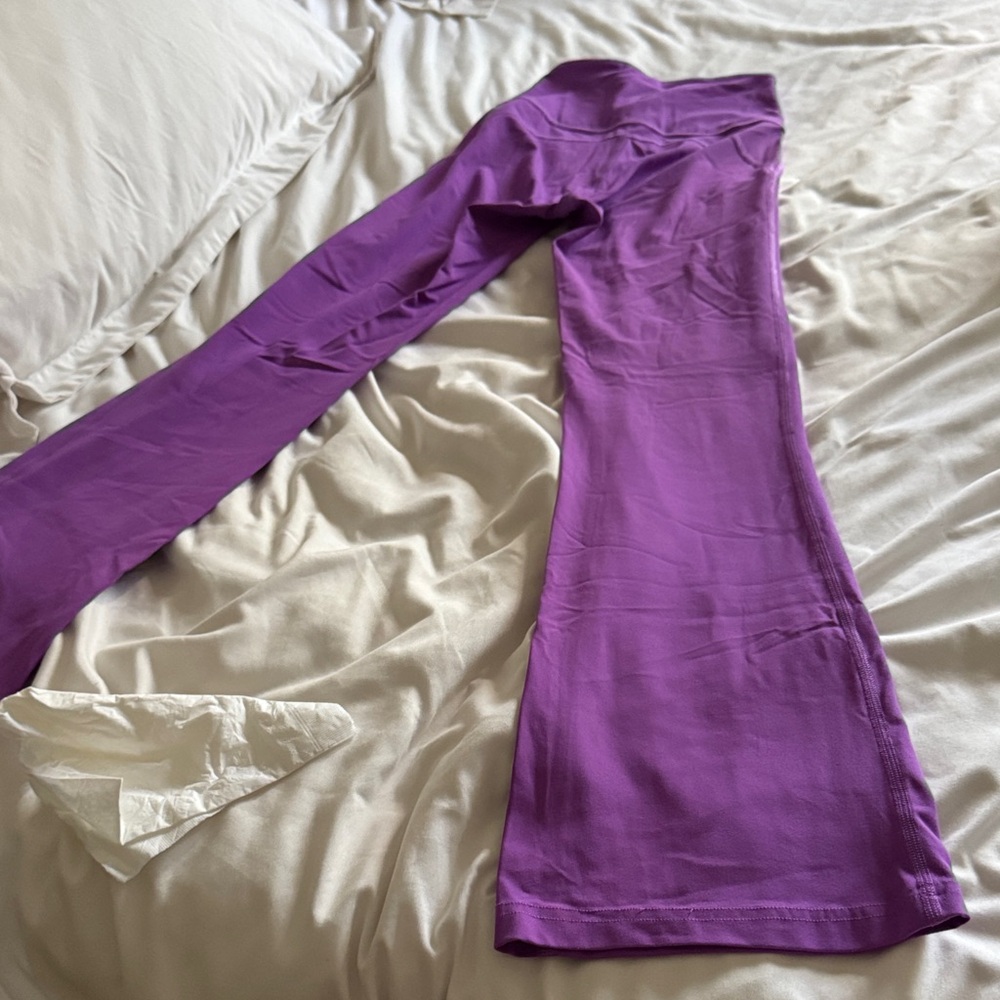 Lululemon High-Waist Purple Flare Leggings Size 0 - Picture 2 of 2
